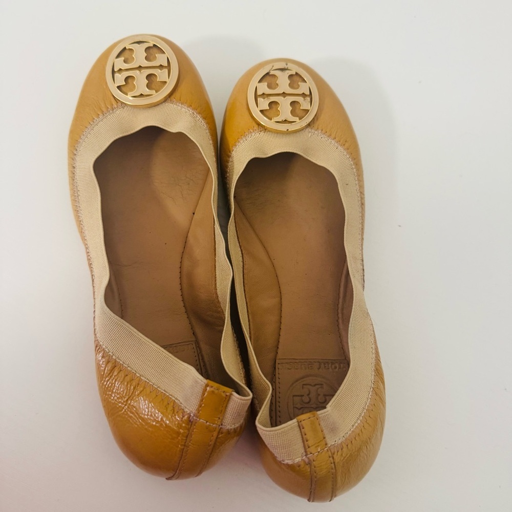 Tory Burch Caroline Size 6M Beige Elastic and Leather Ballet Flats - Picture 3 of 11